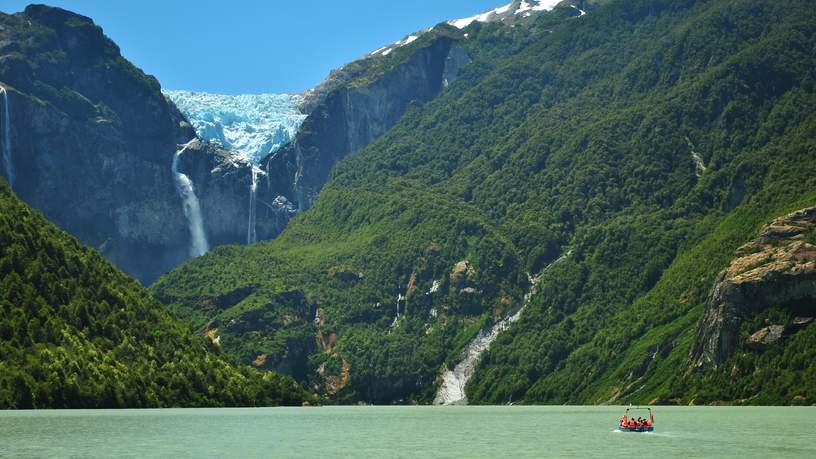 Carretera Austral - Hanging glacier Queulat N.P.