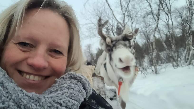 Onze collega Nicolien tijdens haar ontmoeting met een échte Finse local