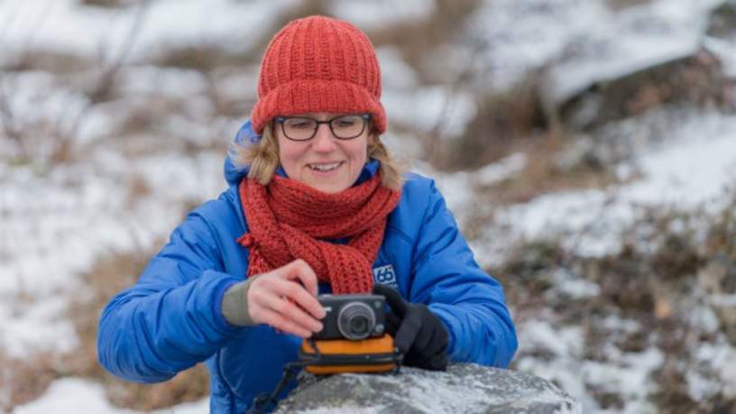 Antoinette op reis, enthousiast lid van team 'Askja groen'!