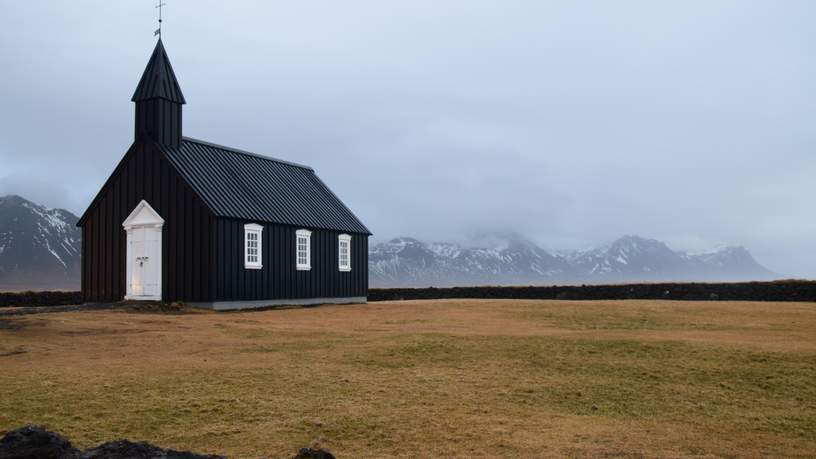 Het beroemde zwarte kerkje bij Búðir