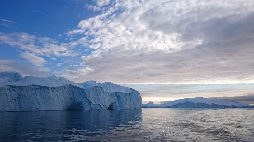 Aan boord van de cruise door het ijsfjord