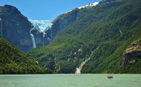 Carretera Austral - Hanging glacier Queulat N.P.