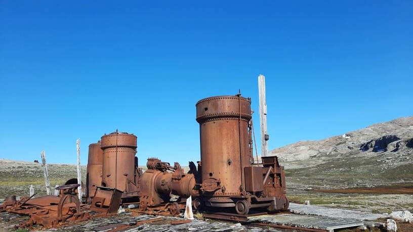 Op Spitsbergen vind je overal plekken met overblijfselen uit het verleden