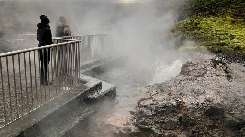 Ook typisch IJslands, natuurlijk: warmwaterbronnen